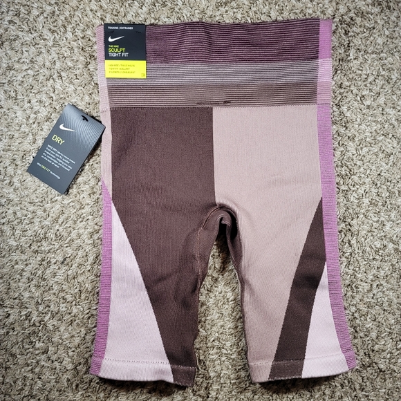 Nike Icon Clash Sculpt Seamless 8" Training Shorts - Picture 2 of 11